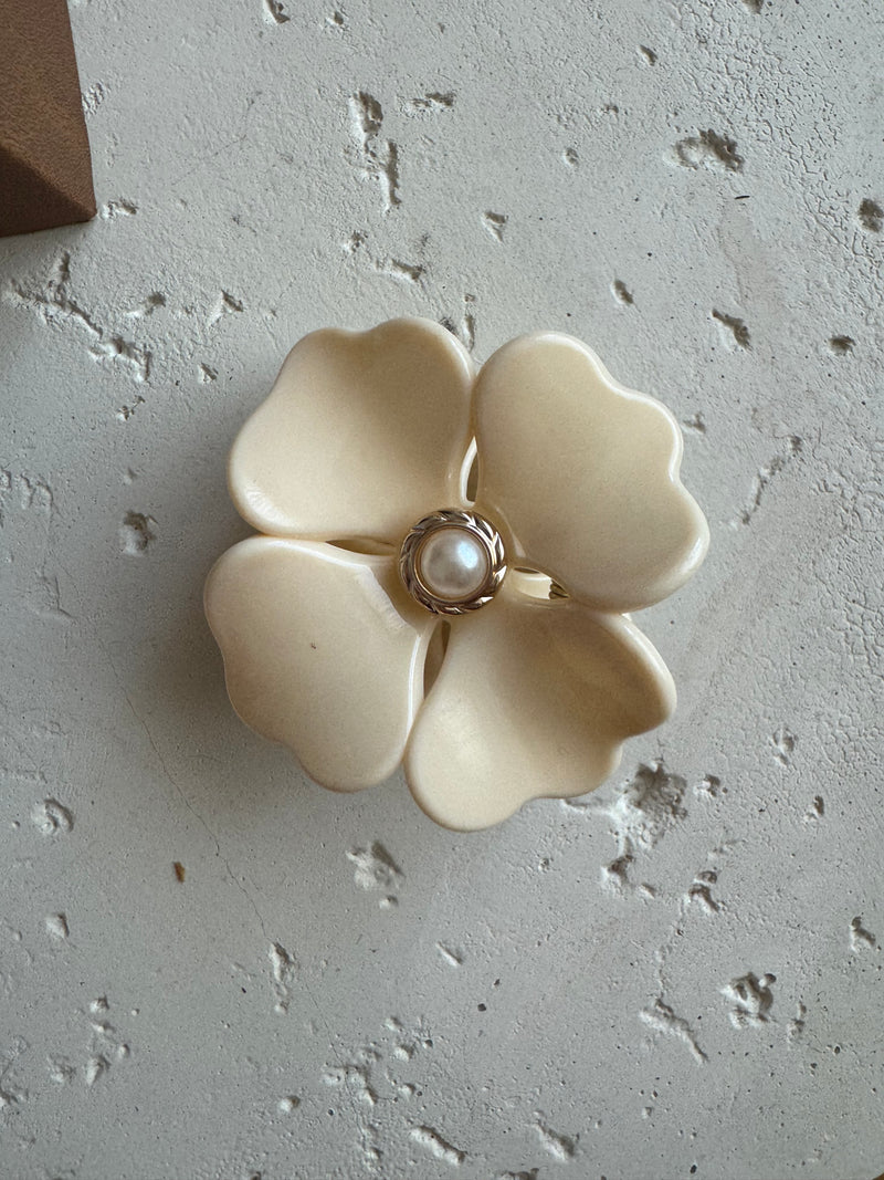 Pearl  Claw Clips