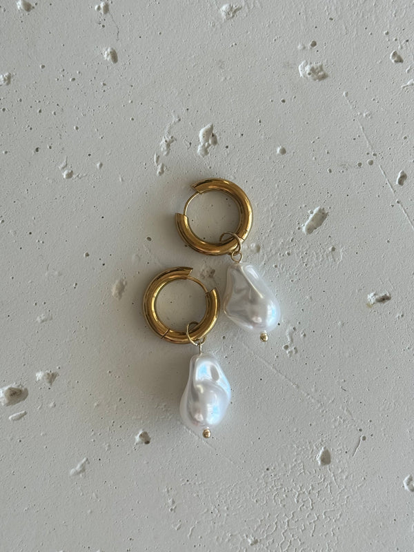 Ariel Pearl Earrings
